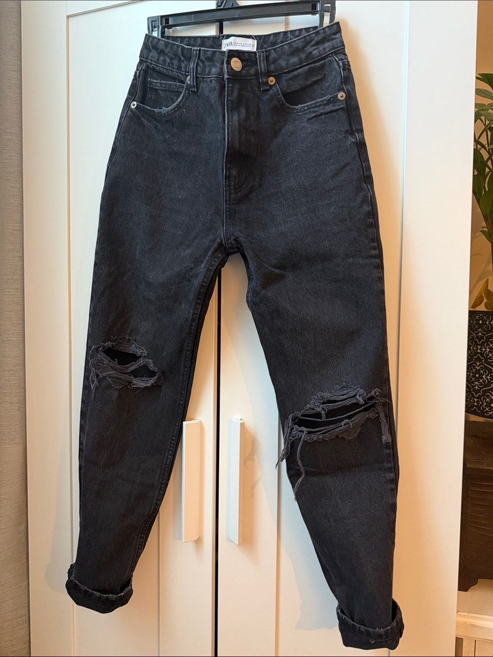 Zara Black Distressed High-Rise Women’s Jeans